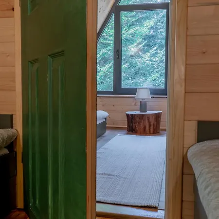 Viktorija 샬레 카파오닉