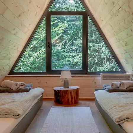 Viktorija 샬레 카파오닉